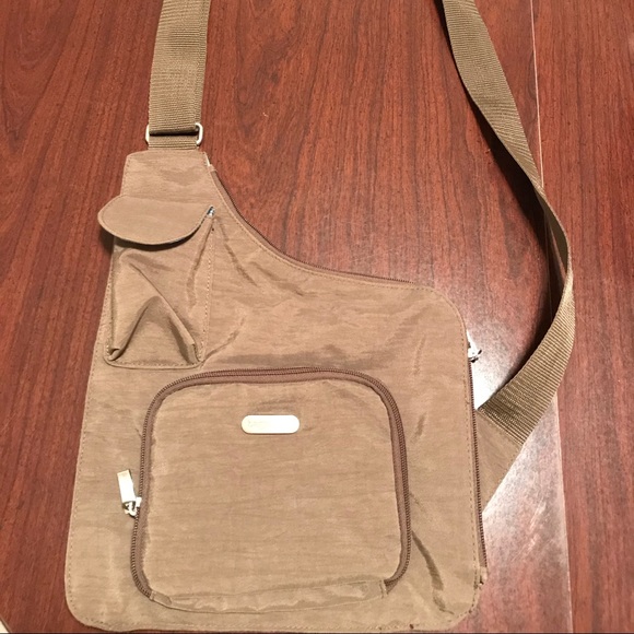 Baggallini Handbags - Baggallini crossbody purse